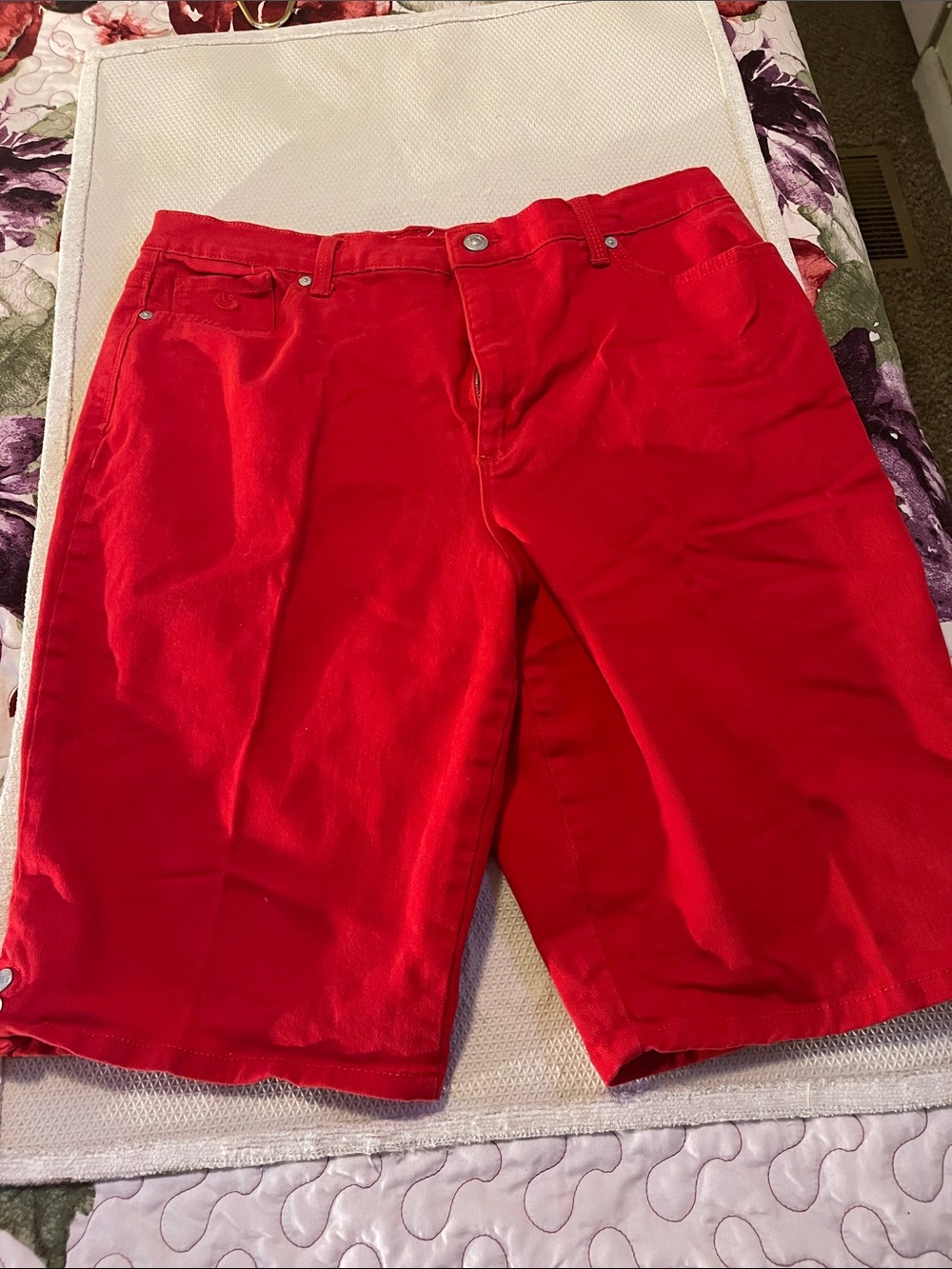 Gloria Vanderbilt Amanda Jeans in Vibrant Red